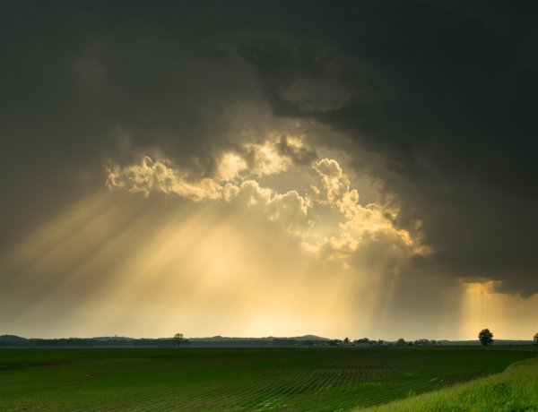 Helyenként záporok váltják a napsütést – Előrejelzés kedd estig