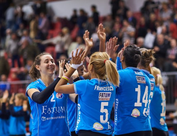 A csapat mellé álltak a szurkolók, a lányok pedig a fináléra készülhetnek a Vasas ellen