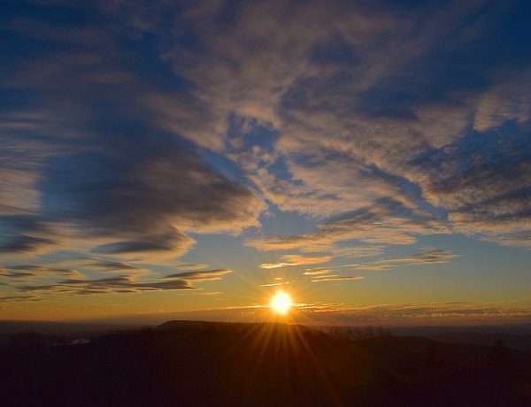 Folytatódik a napsütés, elvétve fordulhat elő zápor – Ilyen időjárás várható csütörtökön