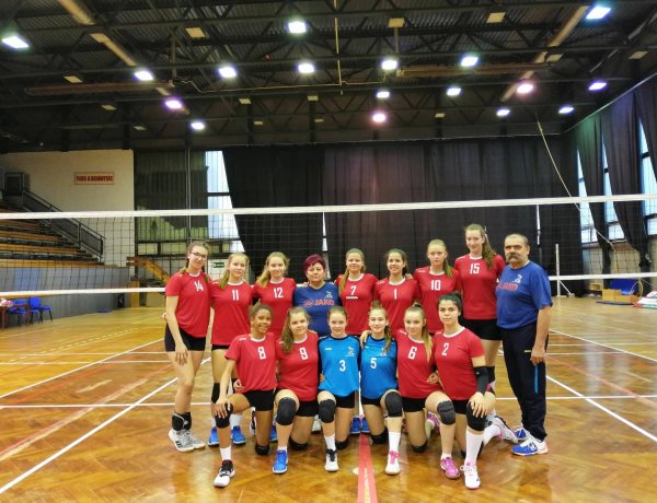 Legyőzték a Vasast a röplabdások!  Egyelőre még az U15-ös korosztályos meccsen...