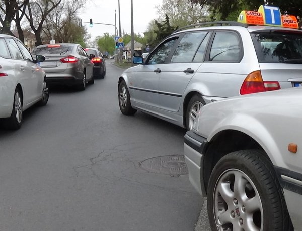 Baleset történt a kórháznál, a Szent István utcán szerda délután