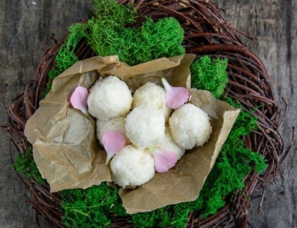 Könnyű húsvéti desszertek - Cukor nélkül is finomságokkal várhatjuk a locsolókat!