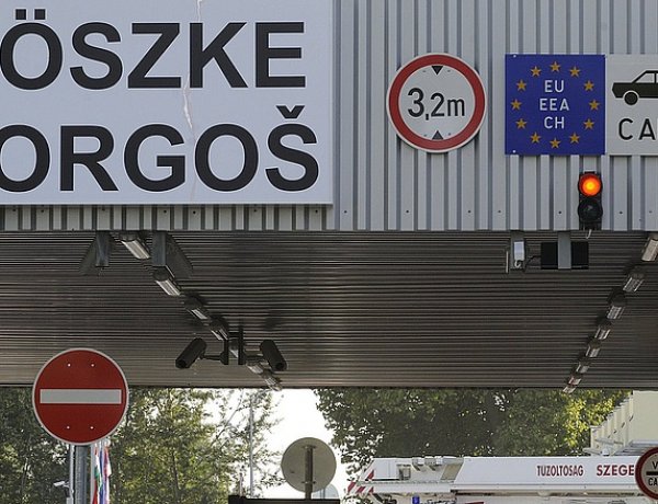 Bedugult az ország déli és a keleti határa - Több órát is várakozhat