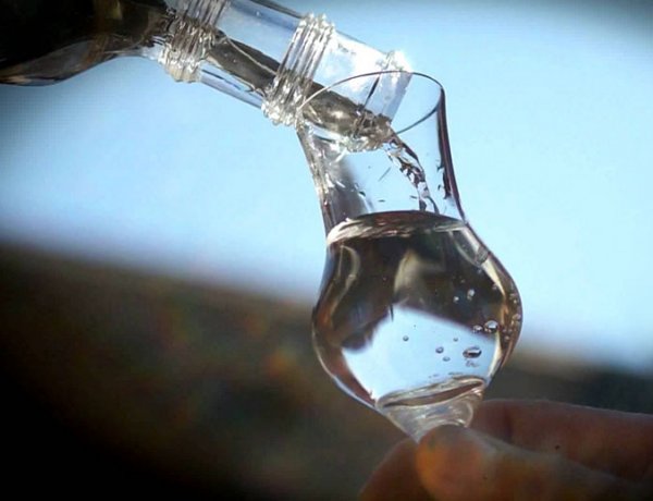 Ötmillió forintba is kerülhet a legdrágább húsvéti pálinka - Nem éri meg!