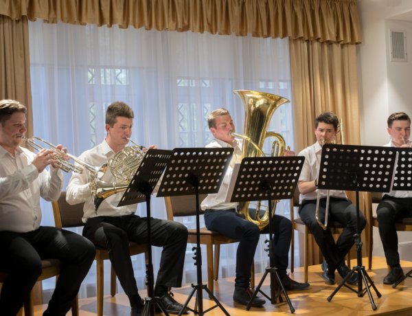 Ifjú művészek zenés estje a Bencs Villában – Vissza a barokkba!