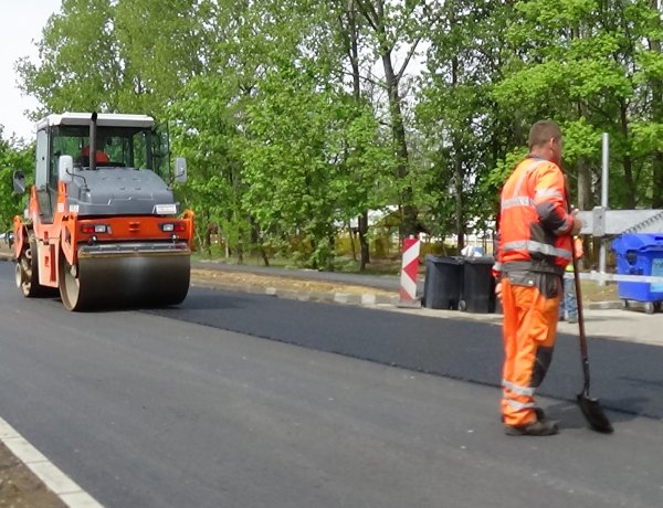 Még tartanak az aszfaltozási munkálatok a Törzs utcán, fogalomkorlátozás várható