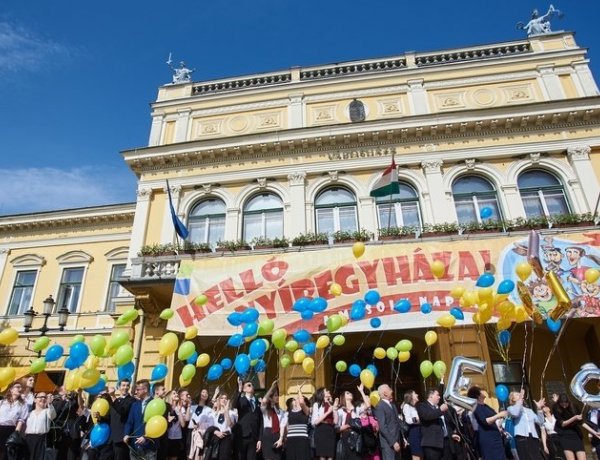 Központi Ballagás – Nyíregyháza 20 középiskolájának 81 diákja vett részt az ünnepségen