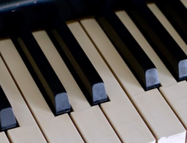 Fazekas Barbara és Horányi Tamás zongora estje a Vikár Sándor Zeneiskolában