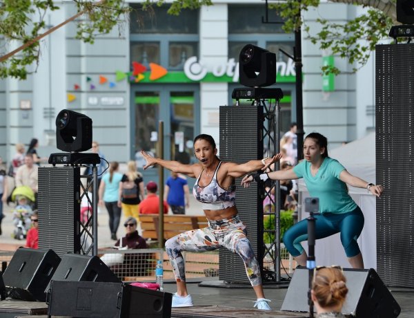 Elképesztő hangulat Rubint Réka edzésén – Mozdulni sem lehetett a Kossuth téren!