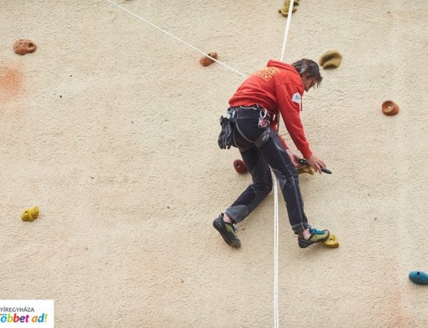 Extrém sportverseny - elkezdődött a BMX, roller és falmászó verseny