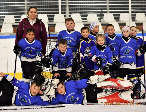 Két korosztály, négy meccs, négy győzelem - remekül játszottak a jégkorongozók!