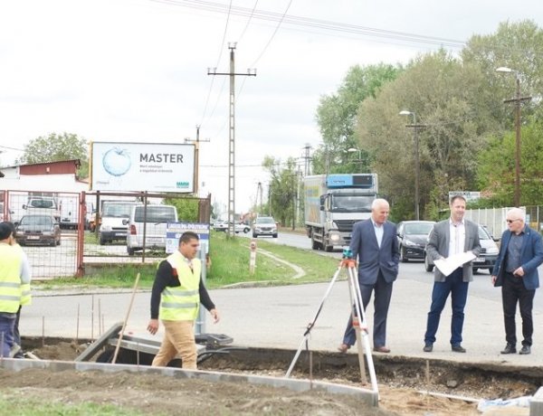 Gőzerővel épül az új kerékpárút – Borbánya is bekapcsolódik a város kerékpárút hálózatába