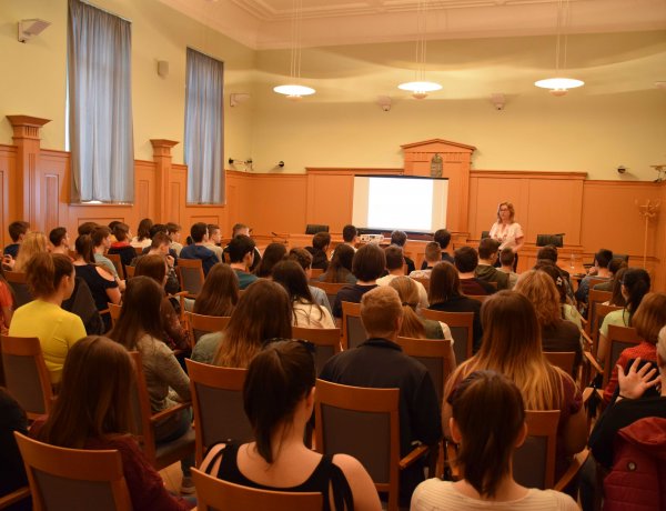 Három iskola diákjai a tárgyalóteremben – Népszerű a Nyitott Bíróság