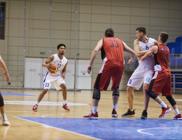 Kosárlabda rájátszás - szoros meccsen a Veszprém nyerte az első meccset