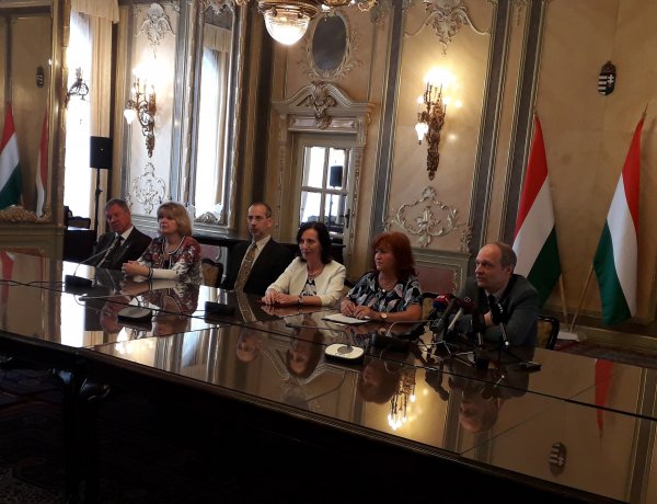 Elindult „ A nemzet háziorvosa” pályázat! - Várják az ajánlásokat!