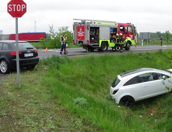 Figyelmen kívül hagyta a STOP táblát, karambolt okozott – Ketten megsérültek