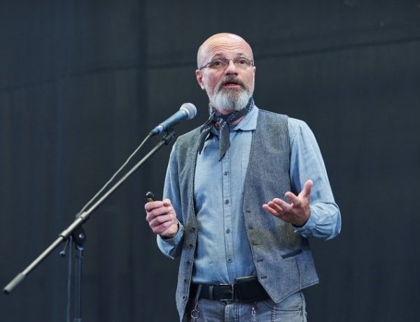 Drog, alkohol, cigaretta és közösségi oldal. Mindegyik okozhat függőséget!