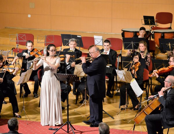 Apa és lánya együtt zenéltek a Filharmónia Magyarország záró hangversenyén Nyíregyházán