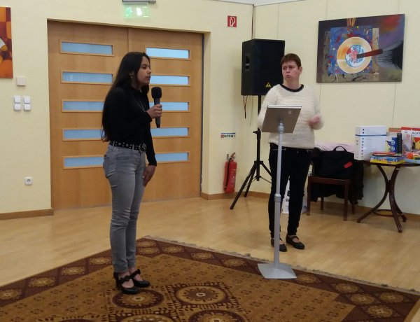 A Nyíregyházi Ridens Szakgimnázium diákjai mutatkoztak be a könyvtárban