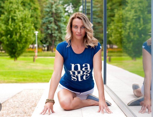 Harmóniát teremt, tartásjavító és stresszoldó is van belőle. Mi az? A jóga!