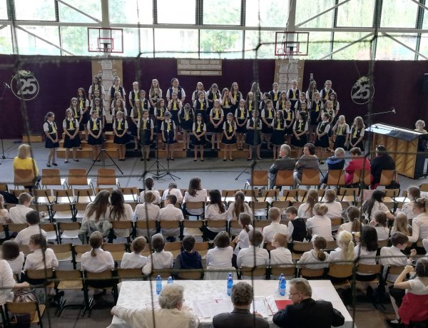 Arany minősítést kapott a Kodály Zoltán Általános Iskola Napsugár Gyermekkara