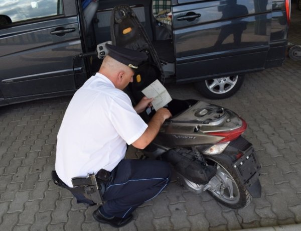 Körözött Honda Csengersimánál - A svájci hatóságok körözése alatt állt a jármű