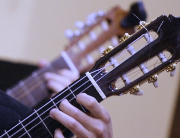 Hat húron pendülünk - gitárzenekari koncert a Vikár Sándor Zeneiskolában