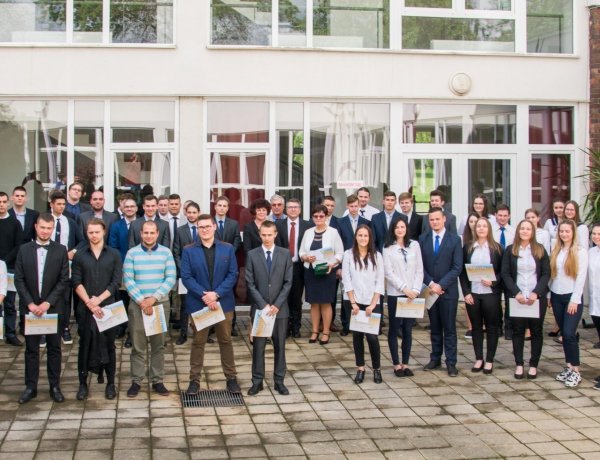 A szakképzés ifjú tehetségeit ünnepség keretében köszöntötték, nézze meg a felvételeket!