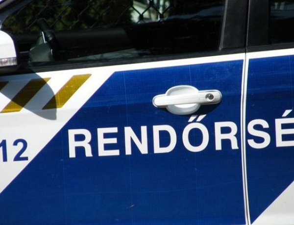 Két személygépkocsi ütközött Nyírteleknél hétfő este, személyi sérülés nem történt