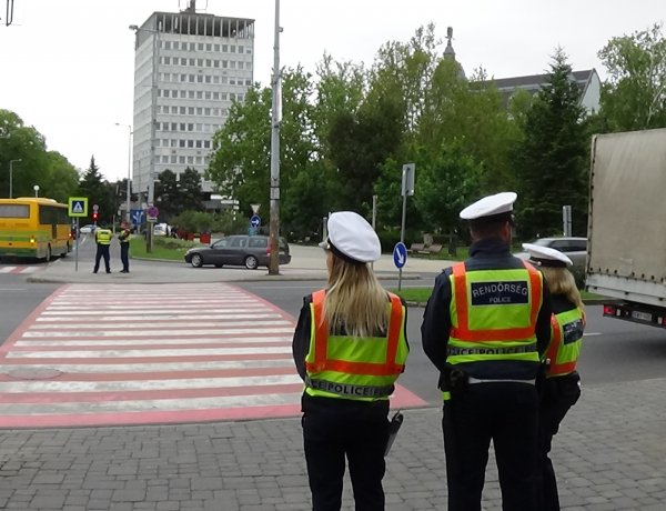 Az elsőbbségadás szabályainak betartását ellenőrizték Nyíregyháza belvárosában