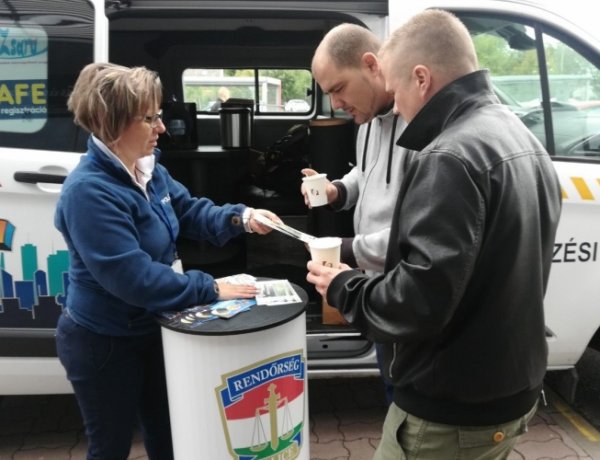 Police Coffee Nyíregyházán – Hasznos tanácsokkal látták el az érdeklődőket