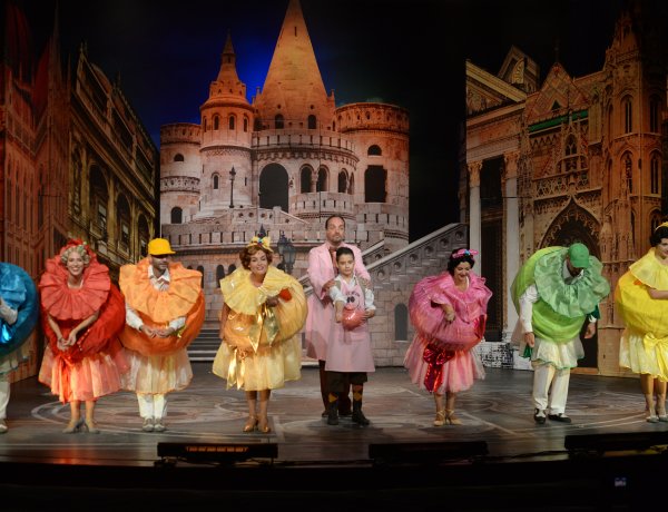 A nyíregyházi Meseautó a Nemzeti Színházban is közönségsikert aratott