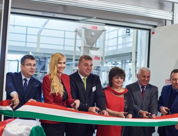 Az országban egyedülálló üzemet adtak át Nyíregyházán – Fejlődő gazdaság és életminőség
