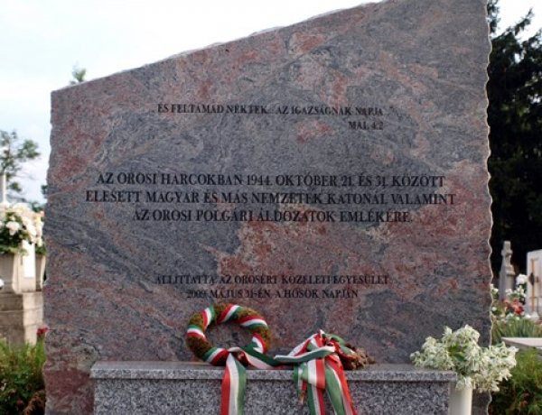 Az orosi harcokban elhunyt katonákra és polgári áldozatokra emlékeznek