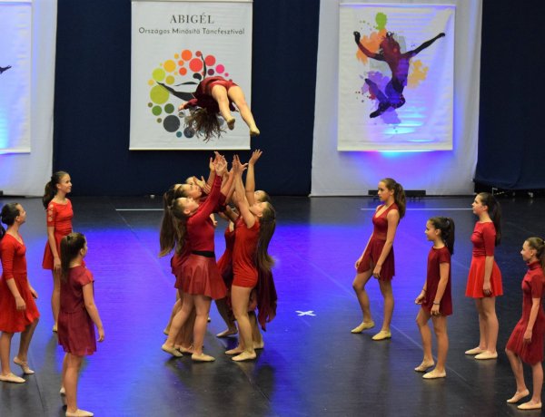 Befejeződött a versenyszezon a RE-flex Moderntánc Stúdió növendékei számára