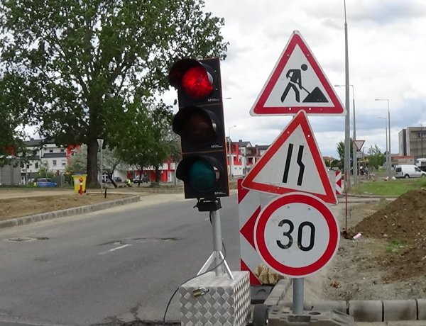 Törzs és Semmelweis utca – Jelzőlámpák irányítják a forgalmat!