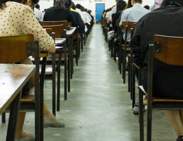 Kínai, orosz, portugál és lovári nyelvből is érettségiztek ma