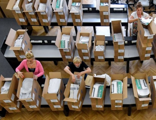 Vasárnap este 11-ig nem lehet nyilvánosságra hozni a választási eredményeket