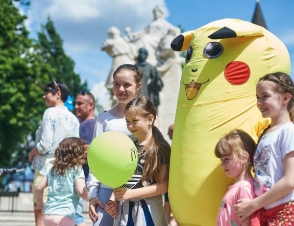 Rengetegen érkeztek a Városi Gyermeknapra – Ugrálóvár, óriáscsúszda és fellépők sora!