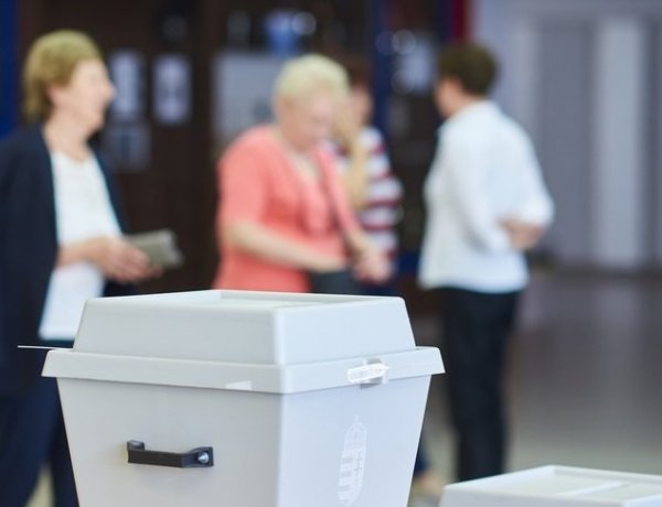 EP-választás – Bár bezártak a szavazókörök, az eredményre 23 óráig várni kell