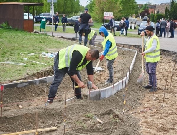 Friss útinfók – Elkezdődött az aszfaltozás a Kállói úton és a Törzs utcai körfogalomnál is