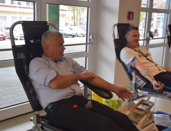 Vért adtak a sportolók és sportvezetők - komoly betegséggel küzd egy  tehetséges kosaras