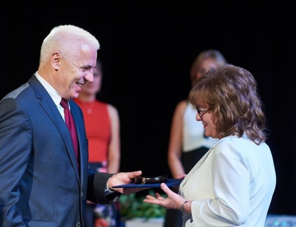 Kitüntetések és kulturális műsor a Városi Pedagógusnapi Ünnepségen! 