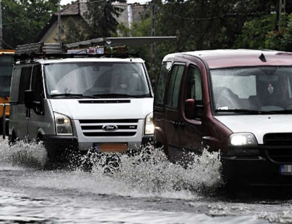 Több mint kétszáz riasztást kaptak a tűzoltók a vihar miatt 