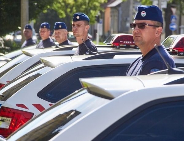 Új szolgálati gépkocsikat, Audikat és Škodákat kapott a Megyei Rendőr-főkapitányság!