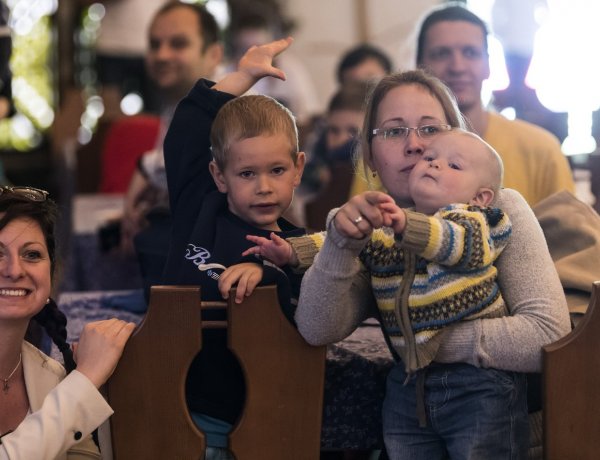 Jövőre tovább csökkennek a gyermekes családok és a vállalkozások adóterhei