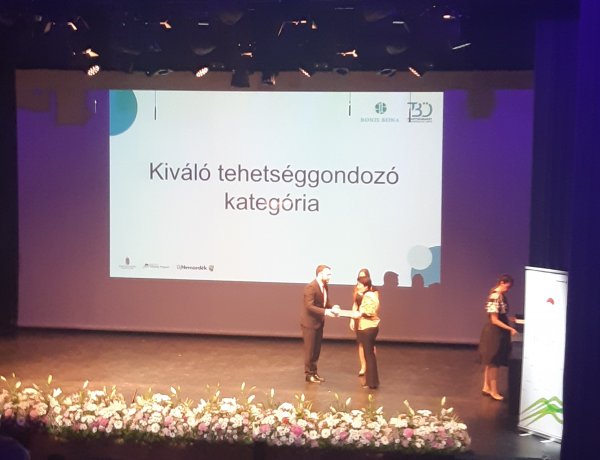 A nemzet tehetségeiért díjban részesült Ben Slimenené Czipa Boglárka Piroska