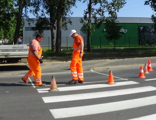 Nyár közepére teljesen megújul a Tünde utca – A részletekért kattintson!