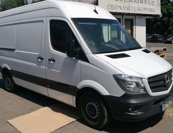 Körözött kisbuszt tartóztattak fel a záhonyi határátkelőhely közelében