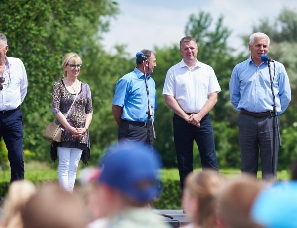 Gumiburkolatú futópálya, szép sétányok, új padok – Megújult a Bujtosi Városliget! 